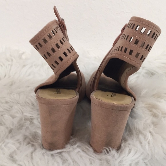 Francesca’s Peep Toe Light Pink Wedges size 8 - Picture 3 of 10